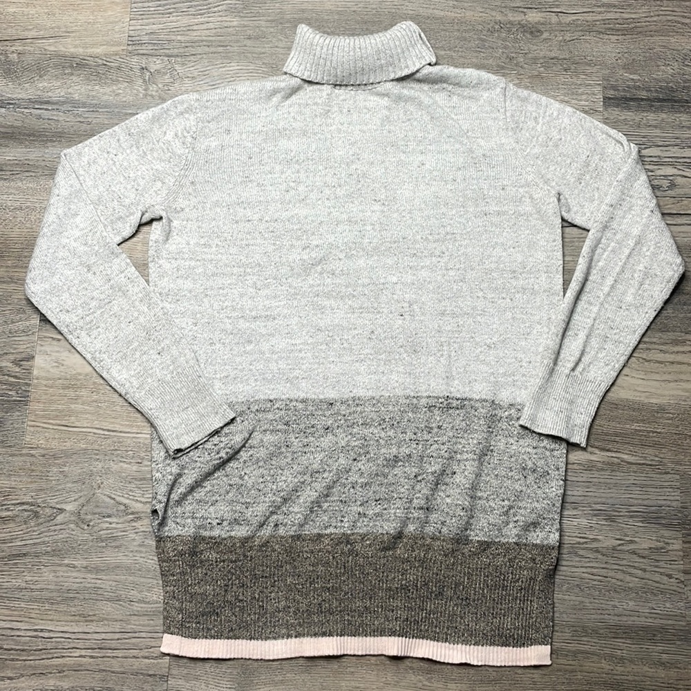 GAP Women’s Turtleneck Grey Striped Sweater, size small